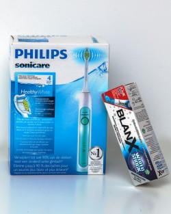 Промоция: Избелваща четка за зъби Philips Sonicare Healthy White (зелена) HX6712/43 + паста за зъби BlanX® White Shock, 50 ml + BlanX® LED